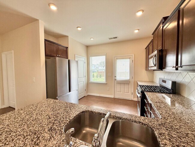 Building Photo - Spacious 4BD, 3BA Durham Home in a Prime Location Near Duke University, RTP, and RDU Airport