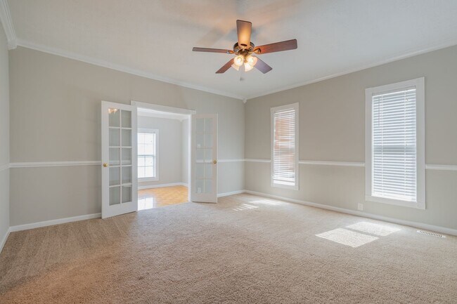 Building Photo - Available Now!  Affordable, Move-In Ready Home close to Interstate & Downtown Columbus.