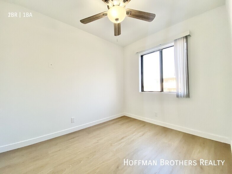 Building Photo - 7441 Hazeltine Ave