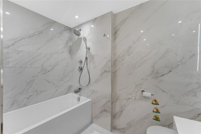 Building Photo - 20191 E Country Club Dr