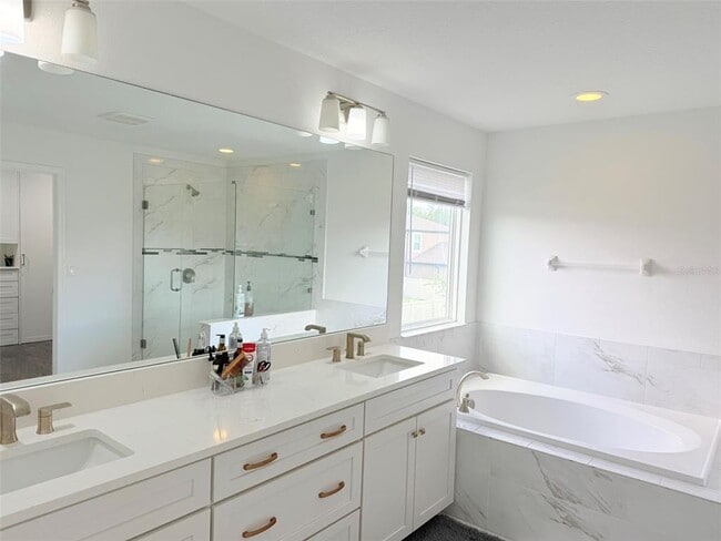 Building Photo - 11131 Sundrift Dr