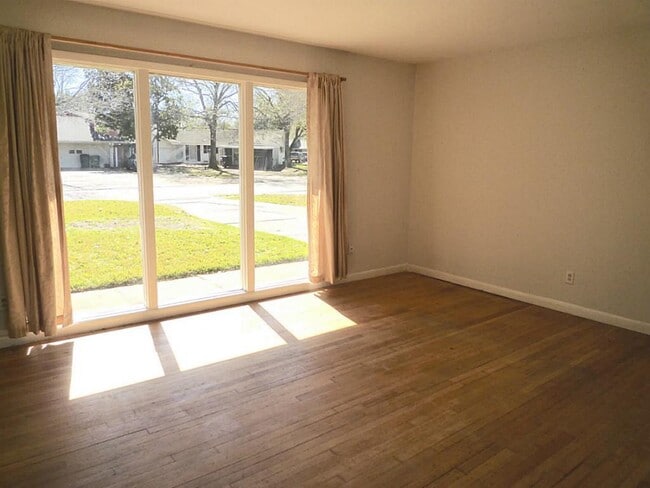 Building Photo - 4810 Redstart St