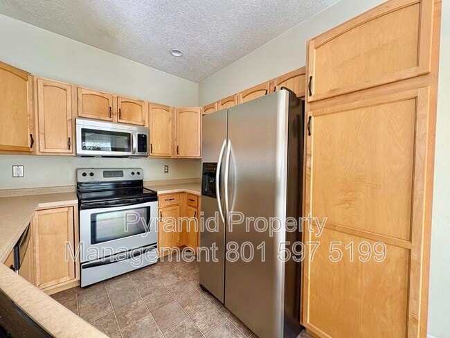 Building Photo - 3141 Alsace Way