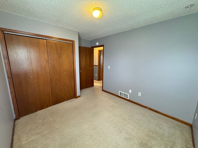 Building Photo - Comfortable Living