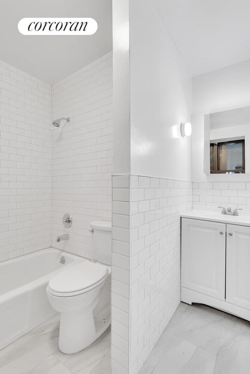 Building Photo - 300 W 17th St