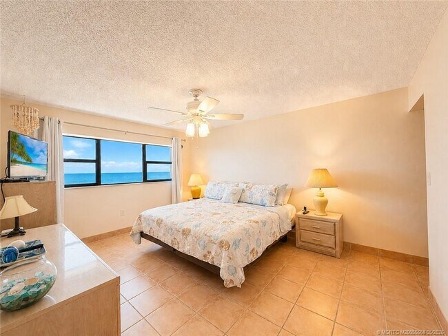 Building Photo - 7440 S Ocean Dr