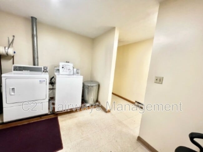 Building Photo - 40 Race St