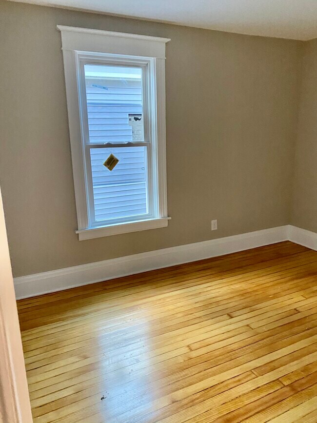 Bedroom with hardwood floors - 209 N Brandywine Ave