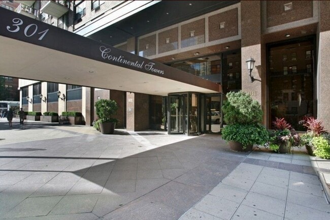 Building Photo - 301 E 79th St