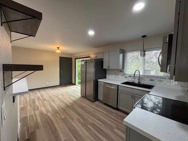 Building Photo - 4 Bed, 3 Bath Home Available Now!  MileSto...