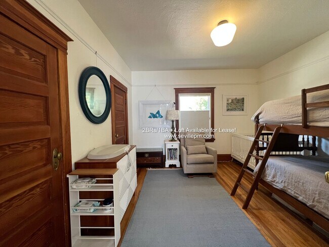 Building Photo - CHARMING 2 BEDROOM /1 BATHROOM HOME W/LOTS...