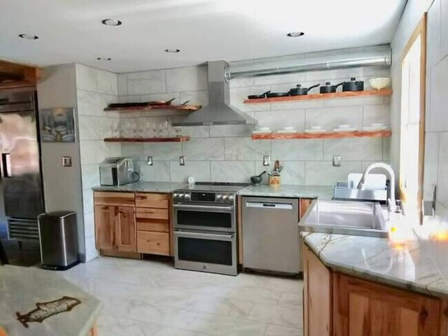 Building Photo - 106 Weatherstone Dr