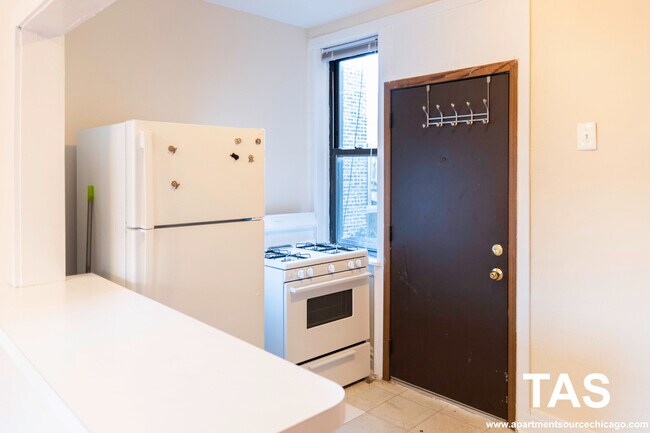 Building Photo - 617 W Melrose St