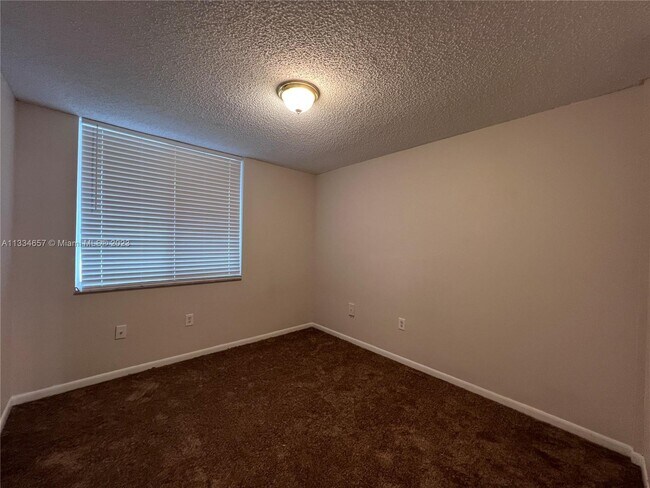 Building Photo - 6952 SW 39th St