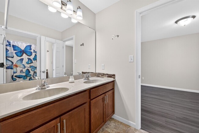 Building Photo - 3501 Charlestowne Crossing Dr