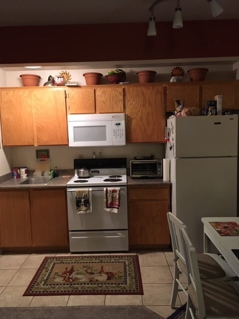 Building Photo - ** Smokey Lane 1 Bedroom 1 Bath Lower Leve...