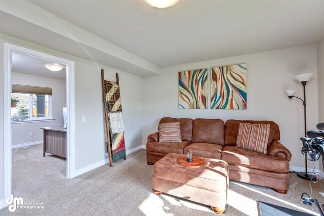 Building Photo - Gorgeous 4 Bedroom Home in West Park!