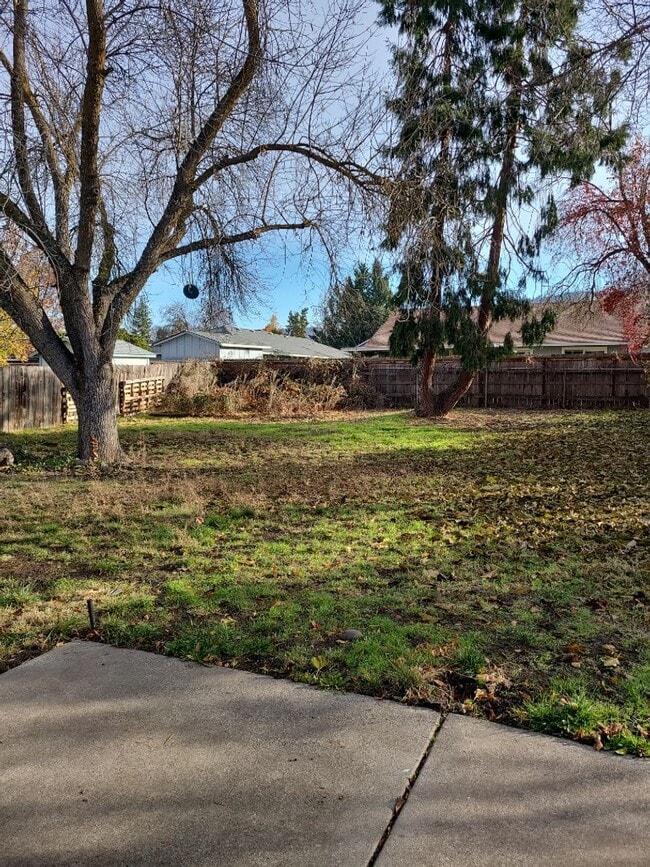 Building Photo - Comfortable 3 bed, 2 bath home in Medford