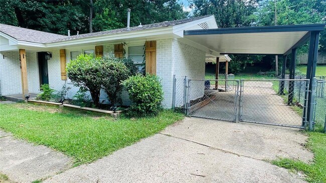 Building Photo - 3410 Milan Dr