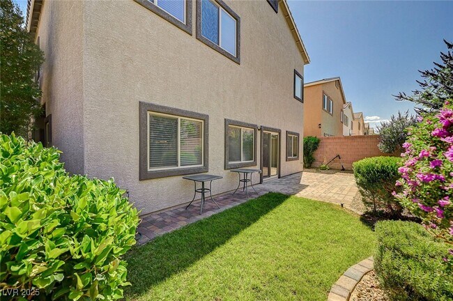 Building Photo - 9120 Mastodon Ave