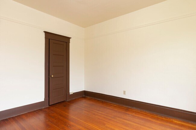 Building Photo - 4250 Fremont Ave N