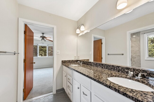 Building Photo - 445 Springvale Rd