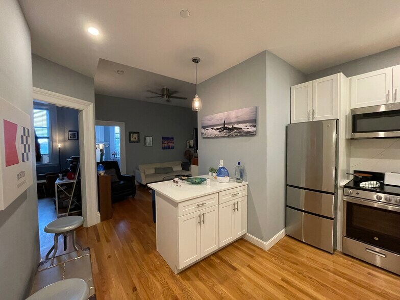 Building Photo - 456 Beacon St