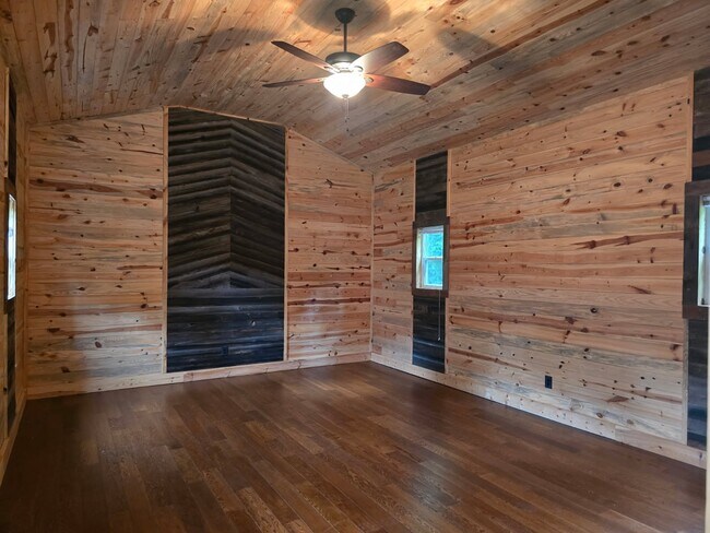 Building Photo - 4680 Forest Manor Dr