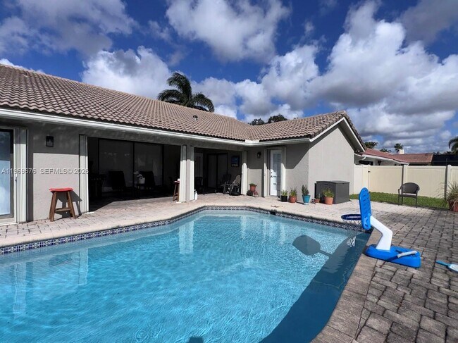 Building Photo - 1080 NW 100th Way