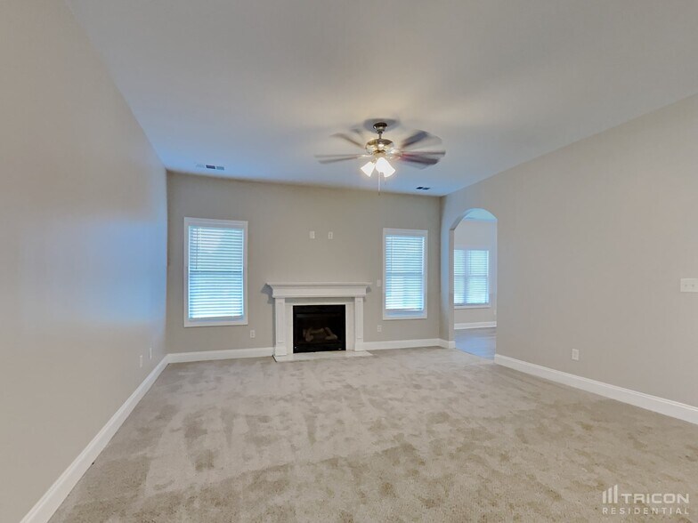 Building Photo - 2010 Tiffany Ct