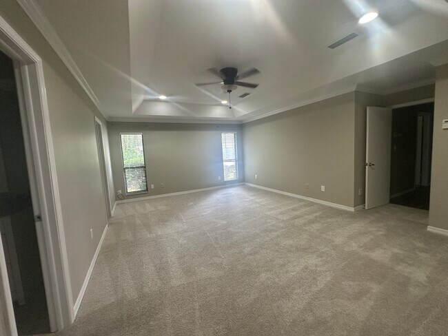 Building Photo - Popular Cathedral Oaks, Elegant Home