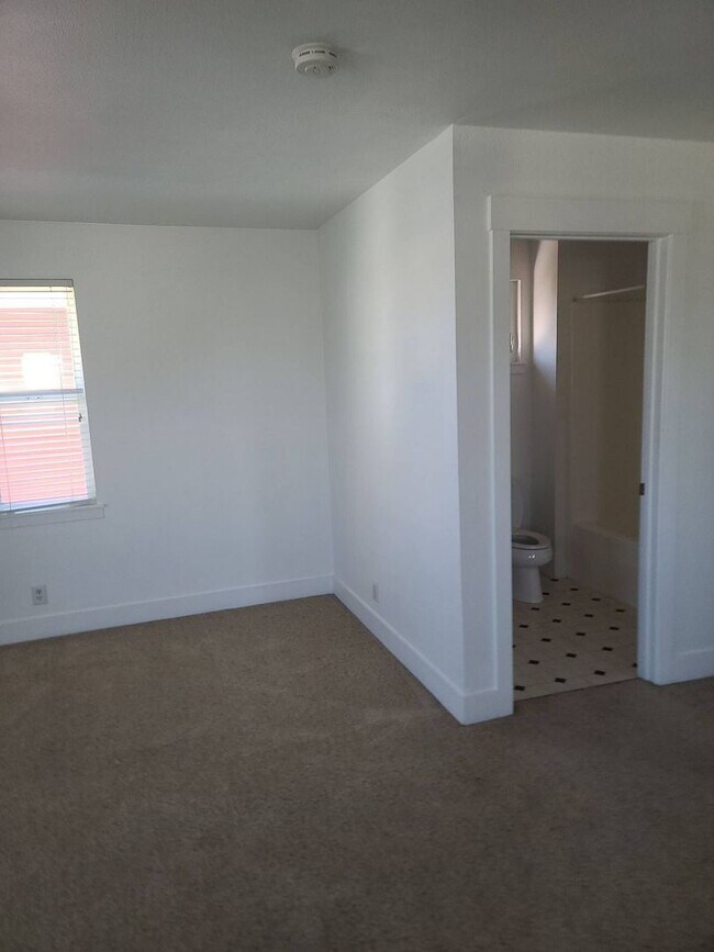 Building Photo - 1828 Matson St