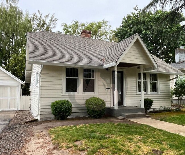 Building Photo - Cute Bungalow in NE Salem - Available Now