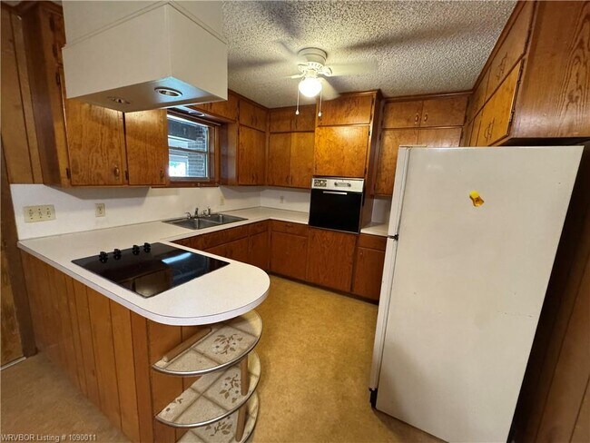 Building Photo - 600 Paw Paw Rd