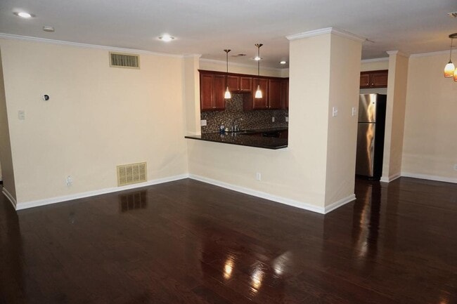 Building Photo - 100 Lorenz Rd