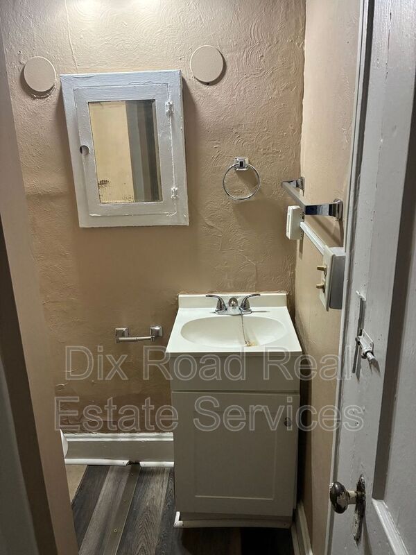 Building Photo - 1620-1620 Taylor Ave