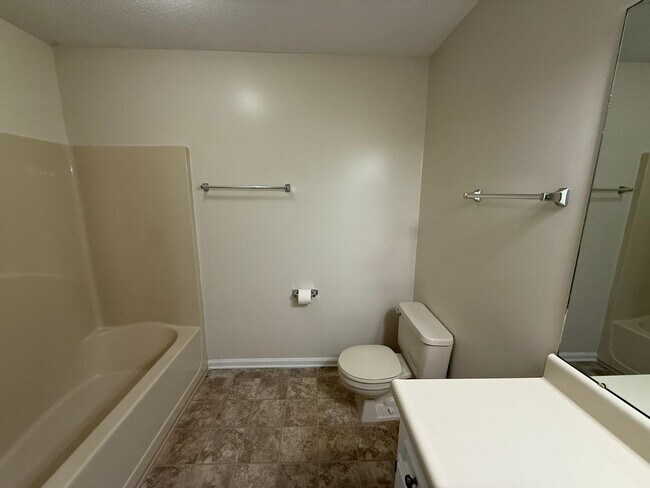 Building Photo - 512 Whistlestop Cir