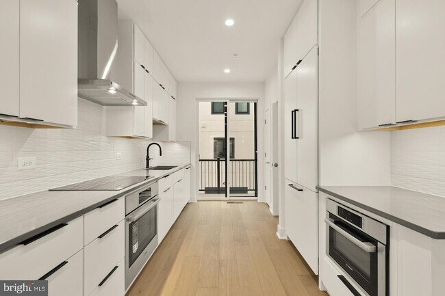 Building Photo - 2607 1st St NW