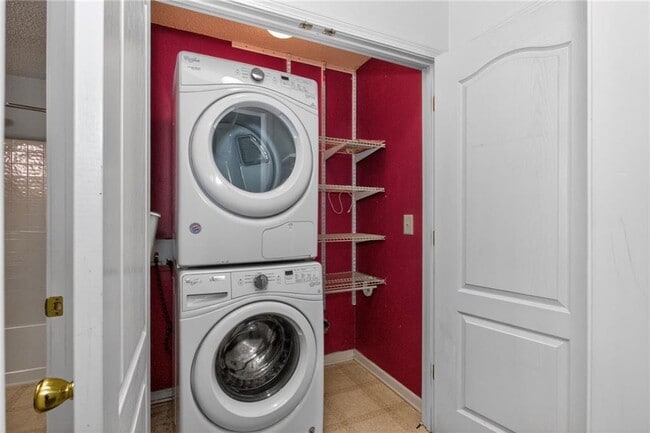 Building Photo - 304 Fox Overlook