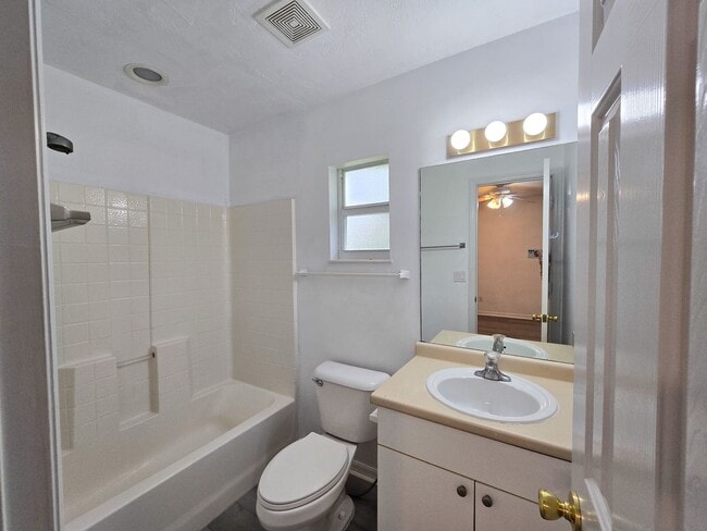 Building Photo - 2 Bedroom 2 Bath w Bonus Room