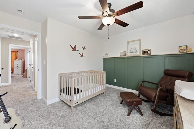 Building Photo - Dog Friendly Three Bedroom with Bonus in Sango!