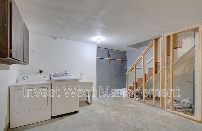 Building Photo - 224 NW 12th Ave