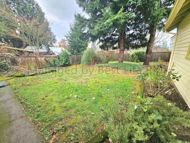 Building Photo - 223 NE 62nd Ave