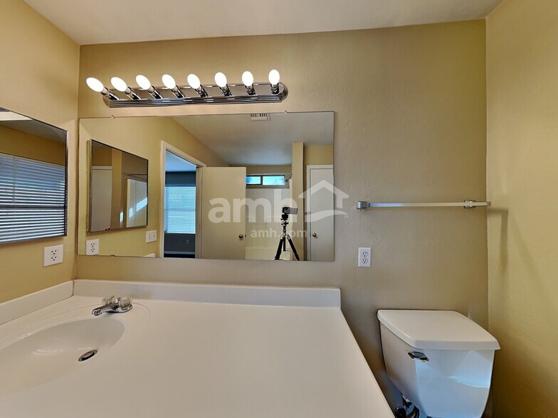 Building Photo - 3211 W Saint Kateri Dr