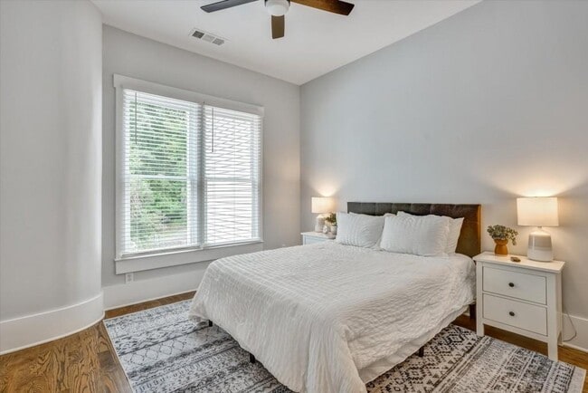 Building Photo - 10671 Serenbe Ln