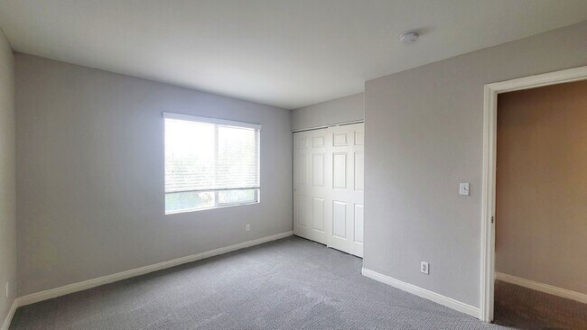 Building Photo - 7553 Dry Creek Ave