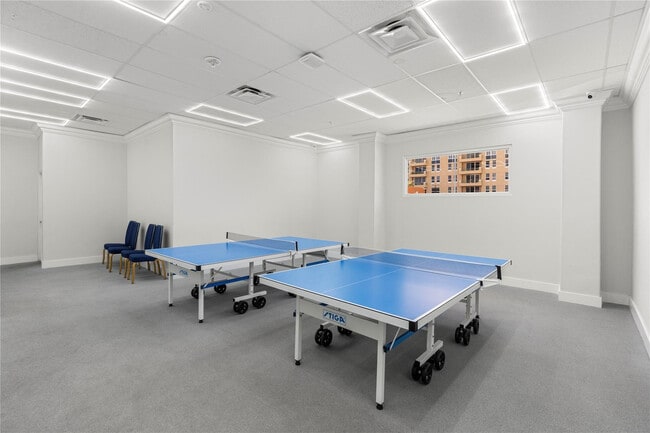 Building Photo - 2030 S Ocean Dr