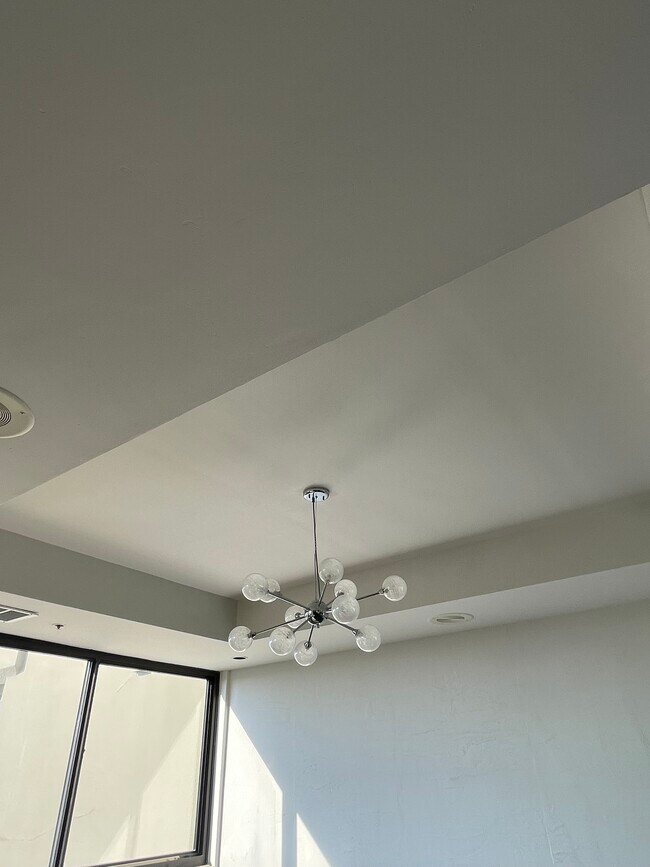 Building Photo - 350 S John Q Hammons Pky