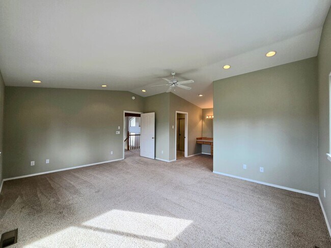 Building Photo - Grandiose Home on 1 Acre -- in East Wenatchee for Rent!! **5 Bed, 3 Bath**