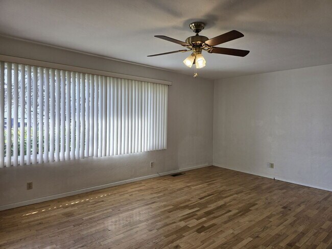 Building Photo - 1844 NW Keasey St